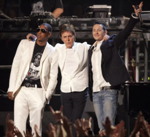 (слева направо) Jay-Z, Пол Маккартни, Честер Беннингтон в 2006 году